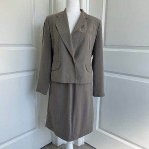 LARRY LEVINE PETITE TAN SKIRT SUIT - SIZE 8P